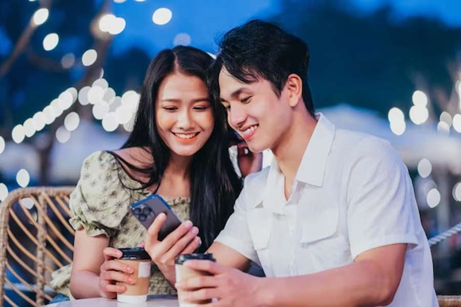 চলতি বছরের গোড়ার দিকে এক জন প্রেমিক ভাড়া করেন মিন। তার জন্য হাজার হাজার ডলার খরচও করে ফেলেছেন। ভিয়েতনামে প্রেমিক ভাড়া করার প্রচলন রয়েছে। তবে তার জন্য পালন করতে হয় বিশেষ শর্ত।