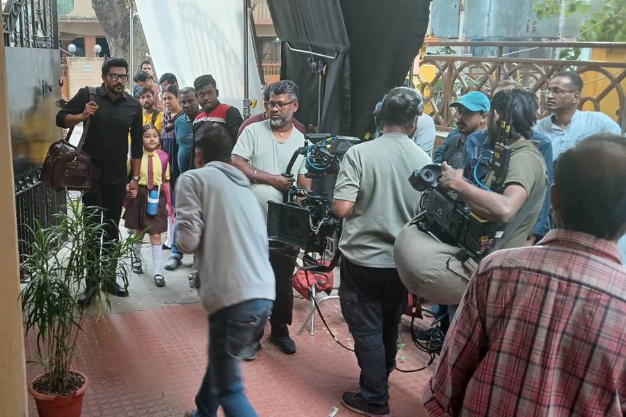 ক্যামেরার মুখোমুখি দেবাশিস মণ্ডল ওরফে ‘মোমো’।