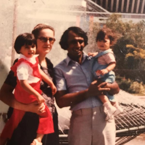 মহম্মদের সঙ্গে সম্পর্কে জড়িয়ে পড়েন মেরি। দীর্ঘ দিন সম্পর্কে থাকার পর বিয়েও করেন তাঁরা। বিয়ের পর ১৯৭৯ সালে নার্গিসের জন্ম দেন মেরি। তার দু’বছর পর ১৯৮১ সালে আলিয়ার জন্ম হয়।