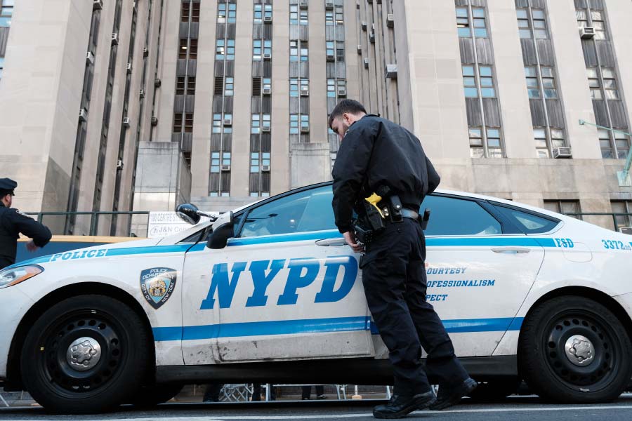 আগুন লাগার সময় এডওয়ার্ড বাড়িতে একা ছিলেন না। ওই বাড়ির গ্যারাজের ভিতর এডওয়ার্ডের সঙ্গে ছিলেন অ্যানাস্টেশিয়া ইটিয়েন নামে এক তরুণী। এই ঘটনায় মারা যান তিনিও। এডওয়ার্ডের মায়ের দাবি, অ্যানাস্টেশিয়া এবং এডওয়ার্ড খুব ভাল বন্ধু ছিলেন। তাঁরা প্রেম করতেন না। এমনকি তাঁদের মধ্যে কোনও রকম শারীরিক সম্পর্ক ছিল না বলেও দাবি করেন এডওয়ার্ডের মা।