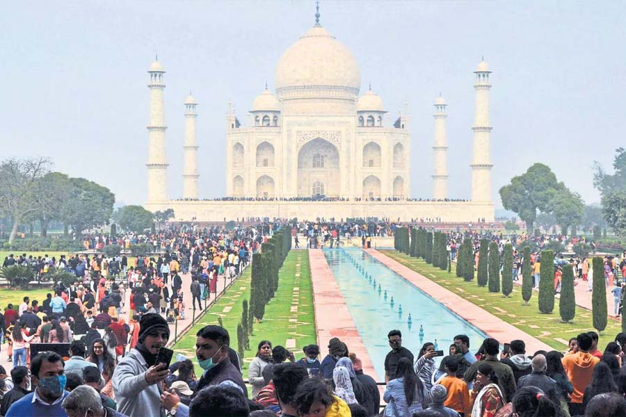 Bomb scare at Taj mahal dgtl