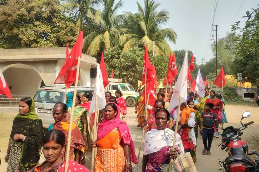 Local residents staged protest  organized by CPM near Kanksa Land and land Reforms regarding Pradhan Mantri Awas Yojana consumer list