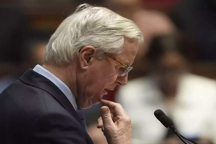 France political turmoil due to government ousted in no confidence vote what happens next