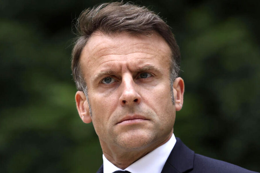 France political turmoil due to government ousted in no confidence vote what happens next