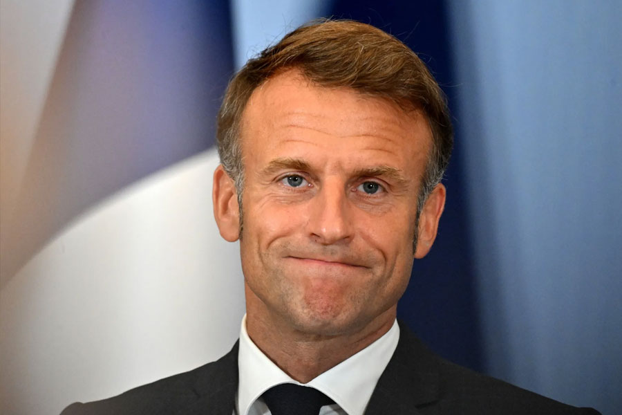 France political turmoil due to government ousted in no confidence vote what happens next