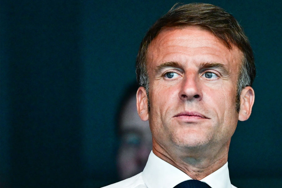 France political turmoil due to government ousted in no confidence vote what happens next