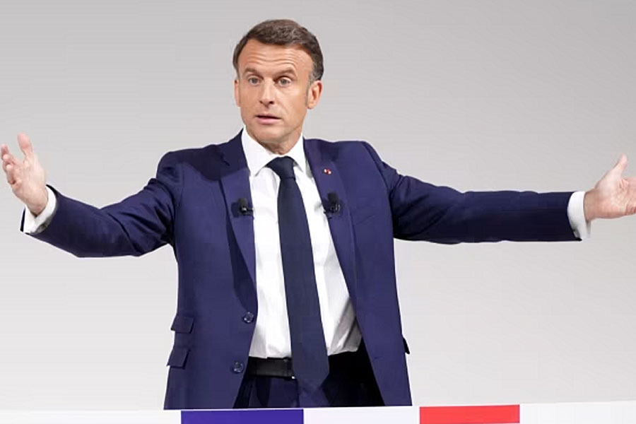 France political turmoil due to government ousted in no confidence vote what happens next