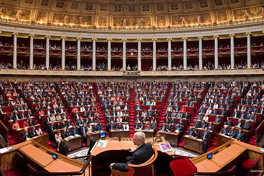 France political turmoil due to government ousted in no confidence vote what happens next