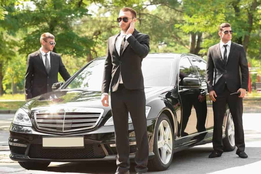 তেমনই বিশ্বের সবচেয়ে প্রভাবশালী প্রযুক্তি সংস্থাগুলির প্রধান কর্তাব্যক্তিদের নিরাপত্তা ব্যবস্থায় প্রচুর বিনিয়োগ করে থাকে। সিকিউরিটিজ় অ্যান্ড এক্সচেঞ্জ কমিশন থেকে প্রাপ্ত তথ্য নিয়ে ফরচুন পত্রিকা বিশ্বের প্রথম সারির টেক জায়ান্টগুলির সিইওর নিরাপত্তা সংক্রান্ত খরচের একটি প্রতিবেদন প্রকাশ করেছে।