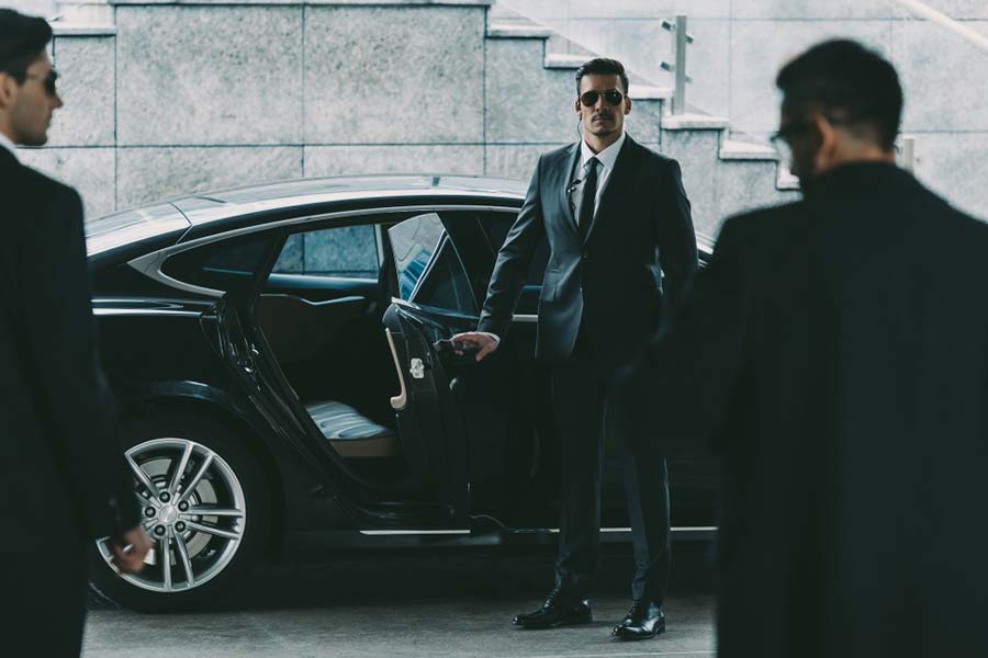 বেতন ছাড়াও সংস্থার উচ্চপদস্থ কর্তাদের অন্য যে সব সুযোগ-সুবিধা দেওয়া হয় তার মধ্যে এই নিরাপত্তা সংক্রান্ত বিষয়টির জন্য সংস্থার ব্যয় সবচেয়ে বেশি হয় বলে ফরচুন জানিয়েছে। বিভিন্ন সংস্থার নিরাপত্তা ও সুরক্ষার খরচের বহর আলাদা।