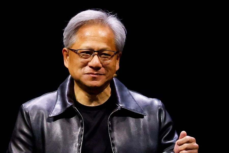  বিশাল সম্পত্তির মালিকানা হাতে থাকলেও মেটা বা গুগ্‌লের তুলনায় সিইও-র নিরাপত্তা খাতে কম খরচ করে এনভিডিয়া। সিকিউরিটিজ় এক্সচেঞ্জ কমিশনকে দেওয়া তথ্য অনুসারে, ২০২৪ সালের অর্থ বছরে, সংস্থাটি হুয়াংয়ের নিরাপত্তা বাবদ প্রায় ১৯ কোটি টাকা খরচ করেছে। পাশাপাশি নিরাপত্তা পর্যবেক্ষণ, গাড়ি ও চালকের জন্য কয়েক হাজার ডলার খরচ করে বলে জানা গিয়েছে।