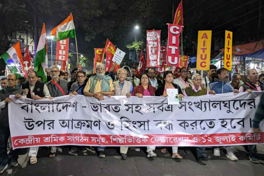 Suvendu raises pitch on Bangladesh, trade unions 