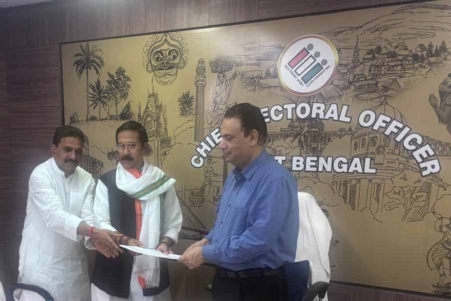 নির্বাচন কমিশনে কংগ্রেসের দাবিপত্র জমা।