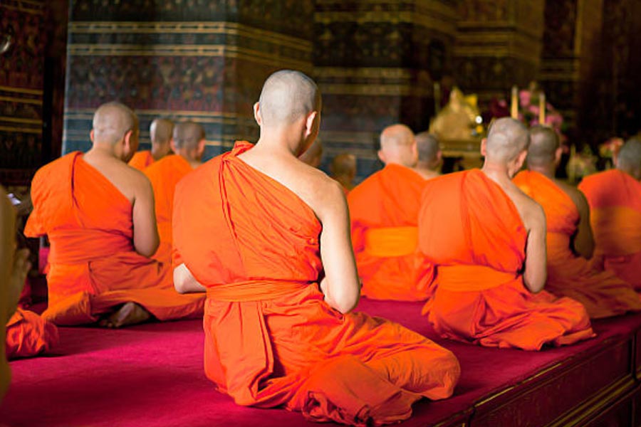 Thai temple has concealing 73 corps to train monks in meditation