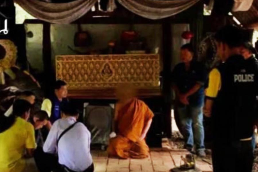 Thai temple has concealing 73 corps to train monks in meditation