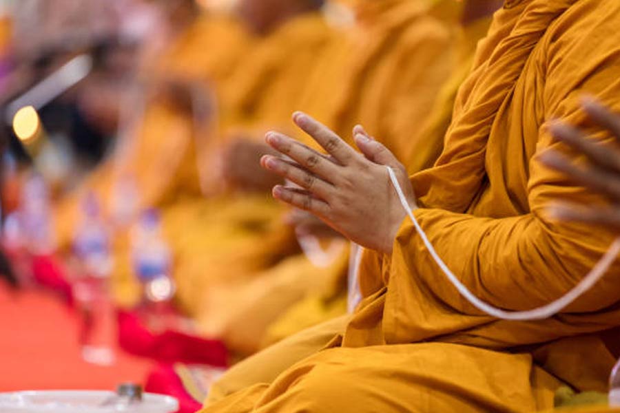 Thai temple has concealing 73 corps to train monks in meditation