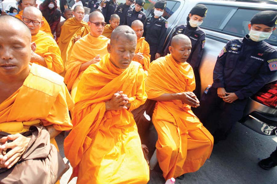 Thai temple has concealing 73 corps to train monks in meditation