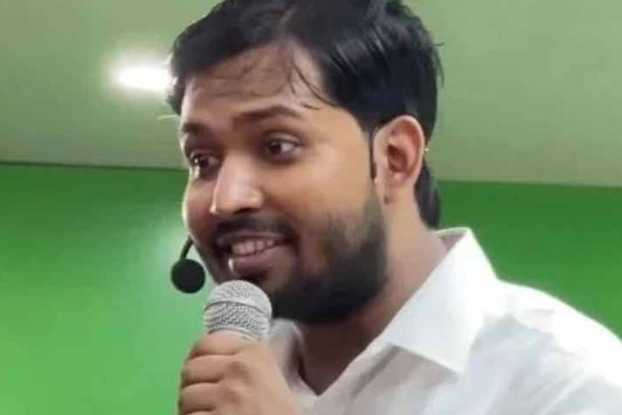 All you need to know about popular Educator and YouTuber of India Khan Sir