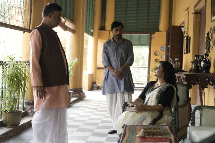 ছবিতে বিভিন্ন চরিত্রে থাকছেন সত্যম ভট্টাচার্য, অমৃতা চট্টোপাধ্যায়, রূপাঞ্জনা মিত্র, সপ্তর্ষি মৌলিক, সন্দীপ্তা সেন এবং সুহোত্র মুখোপাধ্যায়।