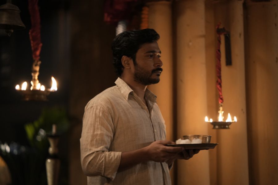 সাধাসিধে গোবেচারা চেহারা। কিন্তু সুহোত্রর মনে কি গোলমেলে কোনও ভাবনা?