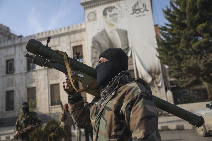 Syrian rebels claim to have begun encircling capital Damascus