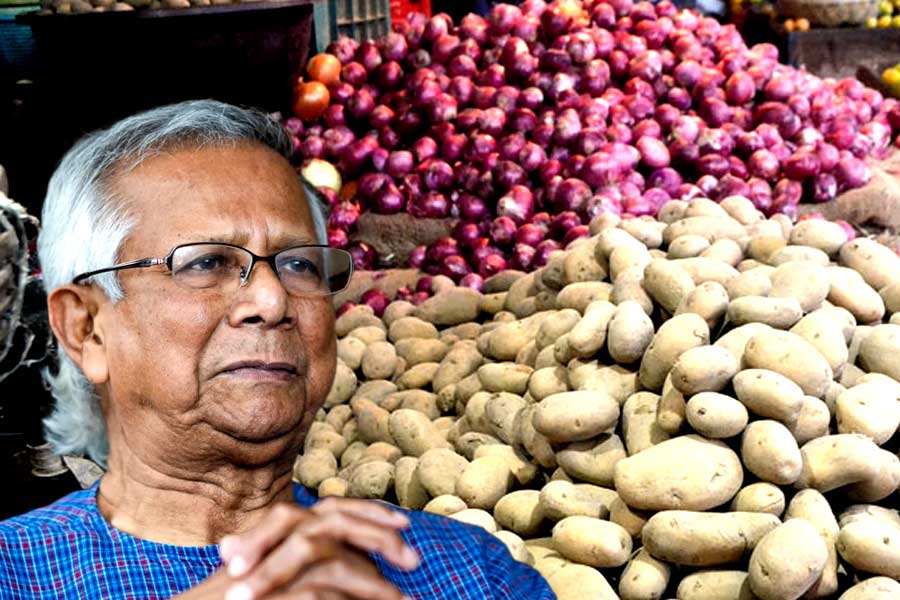 বাংলাদেশের অন্তর্বর্তী সরকারের প্রধান উপদেষ্টা মুহাম্মদ ইউনূস। আলু-পেঁয়াজের আমদানি নিয়ে বিকল্প ভাবছে তাঁর প্রশাসন।