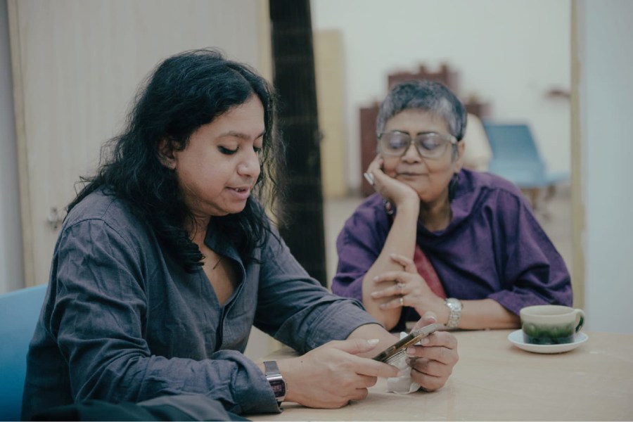 ‘প্রত্যয়’-এর কাজ হয় মনোসমাজকর্মী রত্নাবলী রায়ের উপদেশ মতো।