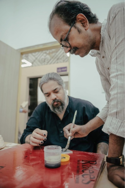 গত এক মাস ধরে চলেছে প্রস্তুতি। কেউ সেরামিকের কাজ শেখাচ্ছেন, কেউ শিখছেন।