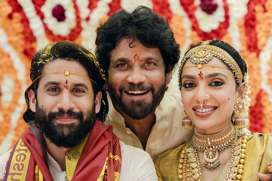 Nagarjuna joins Naga Chaitanya Sobhita Dhulipalas first temple visit after marriage