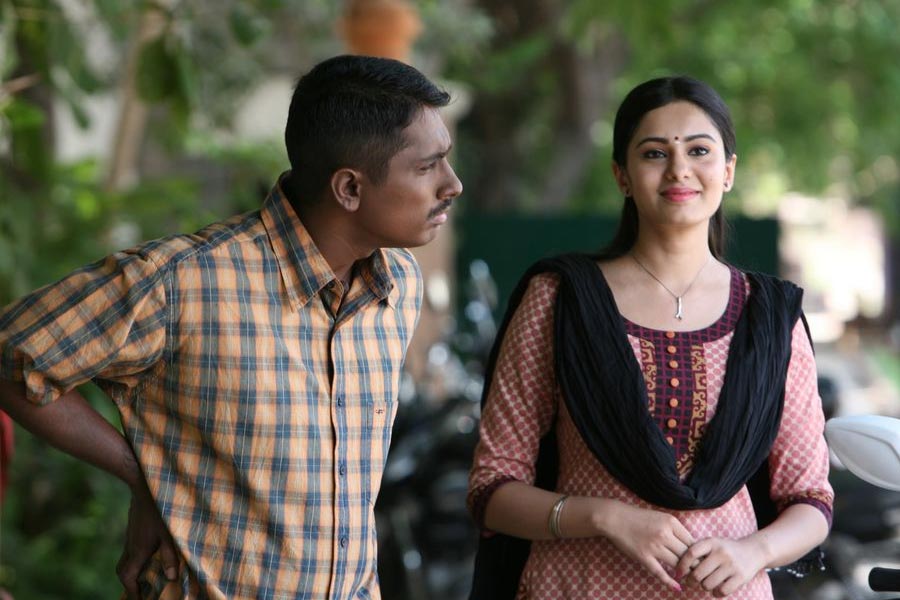 শোনা যায়, সামান্থা এবং সিদ্ধার্থের সম্পর্কে ঢুকে পড়েন তৃতীয় ব্যক্তিও। ২০১৫ সালে প্রেক্ষাগৃহে মুক্তি পায় তামিল ছবি ‘এনাক্কুল ওরুভান’। এই ছবিতে সিদ্ধার্থের বিপরীতে অভিনয় করতে দেখা যায় কন্নড় অভিনেত্রী দীপা সান্নিধিকে। গুঞ্জন শোনা যায়, দীপার সঙ্গেই নাকি ঘনিষ্ঠ হয়ে পড়েছিলেন সিদ্ধার্থ।