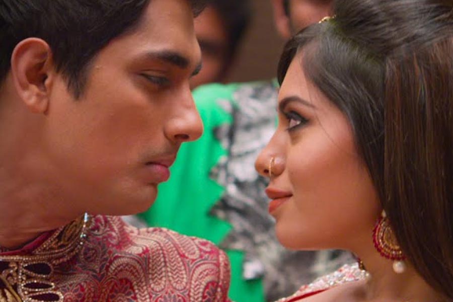 এক পুরনো সাক্ষাৎকারে সিদ্ধার্থ এবং সামান্থার সম্পর্ক নিয়ে প্রশ্ন করে হলে দীপা বলেছিলেন, ‘‘সিদ্ধার্থের সঙ্গে আমার শুধুমাত্র পেশাগত সম্পর্ক ছিল। আমায় কাজ নিয়ে প্রচুর সাহায্য করেছে ও। ছবির প্রচারের সূত্রেই আমরা দেখা করেছি। ছবি সংক্রান্ত সমস্ত কাজ শেষ হয়ে যাওয়ার পর আমাদের আর দেখাই হয়নি।’’