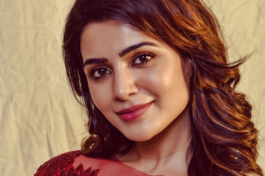 ‘রক্ত ব্রহ্মাণ্ড’ নামের একটি ছবিতে বলি অভিনেতা আদিত্য রায় কপূরের সঙ্গে অভিনয় করার কথা রয়েছে সামান্থার। সেই ছবির প্রযোজনার দায়িত্বে রয়েছেন রাজ-ডিকে। সামান্থার কেরিয়ারের রেখচিত্র দেখে দুইয়ে দুইয়ে চার করে ফেলেছেন বলিপাড়ার একাংশ।