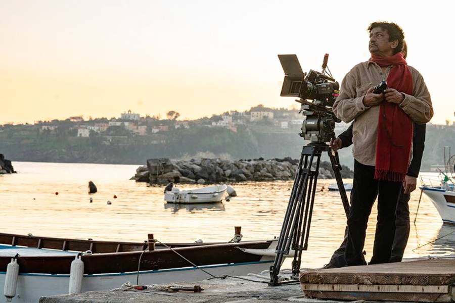 ‘পরিক্রমা’র শুটিংয়ে গৌতম ঘোষ।