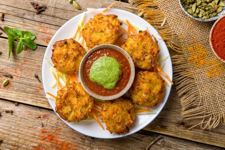 লুচি দিয়েও বানানো যেতে পারে পাকোড়া। 