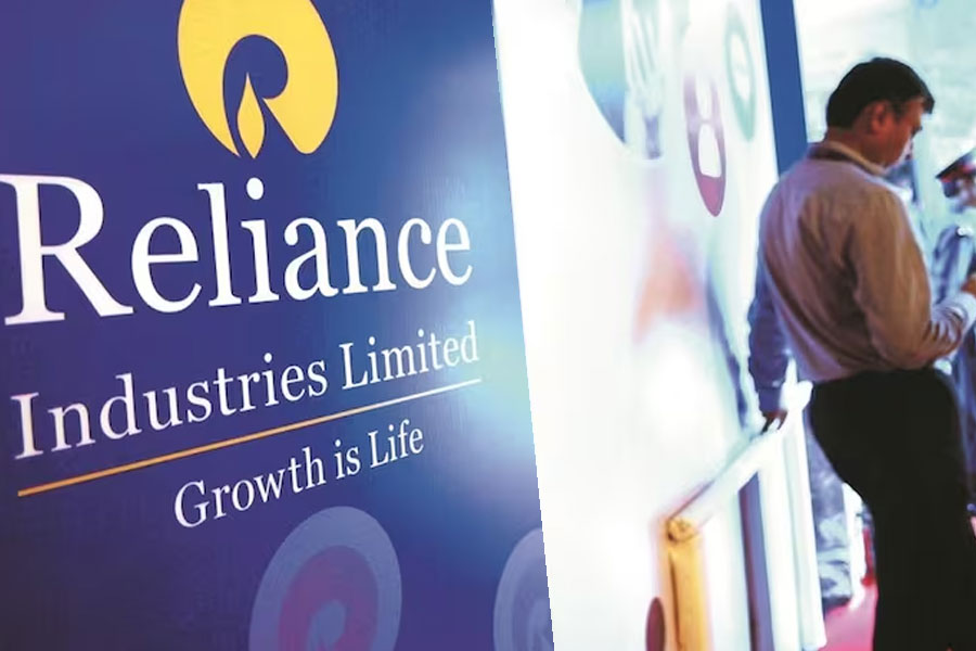 Reliance Industry seeks loan up to 3 billion dollar for refinancing, says source