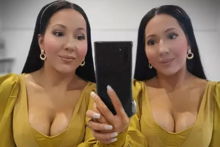 Anna and Lucy are identical twin sisters share everything including a fiancé