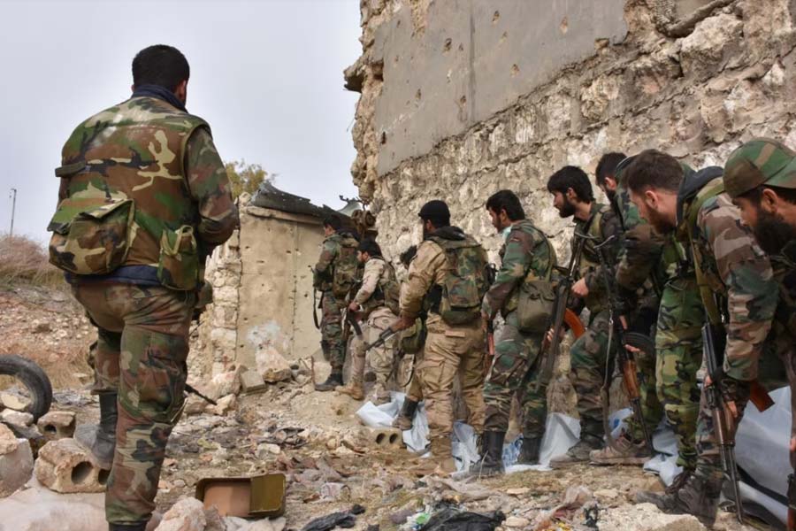 Syrian soldiers thousand in number cross into Iraq amid rebel forces seized Damascus 