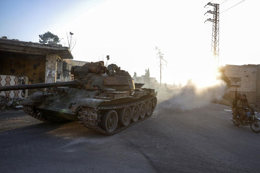 Syrian soldiers thousand in number cross into Iraq amid rebel forces seized Damascus 