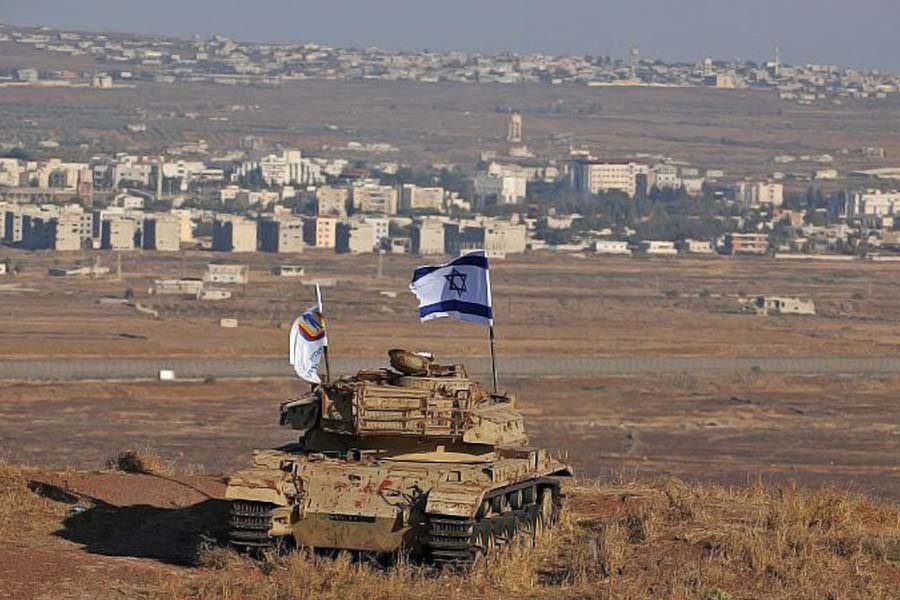 Syrian soldiers thousand in number cross into Iraq amid rebel forces seized Damascus 