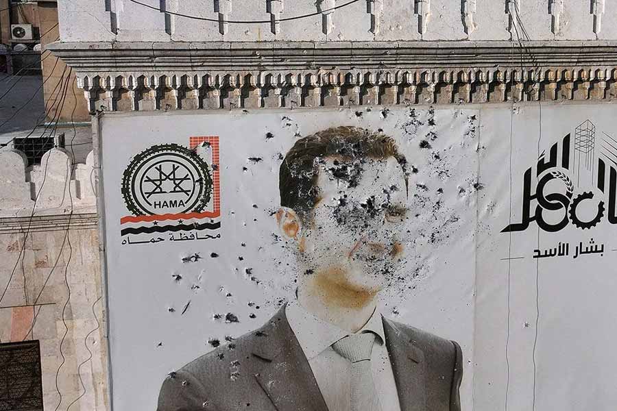 Syrian soldiers thousand in number cross into Iraq amid rebel forces seized Damascus 