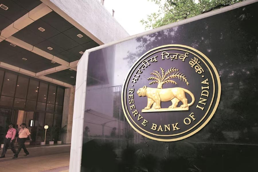RBI said no de dollarization, why is India accumulating tons of gold