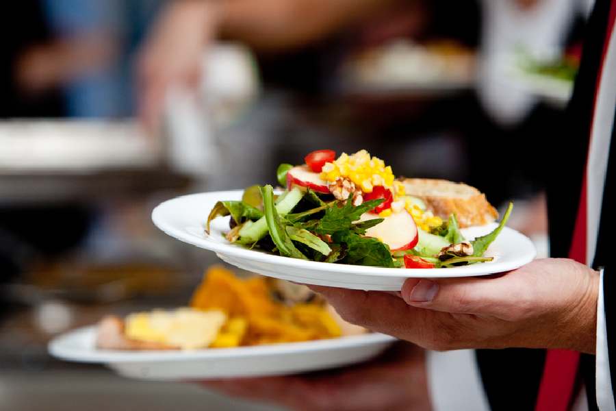 বিয়ের ভোজে গুরুত্ব বাড়ছে স্যালাডের।