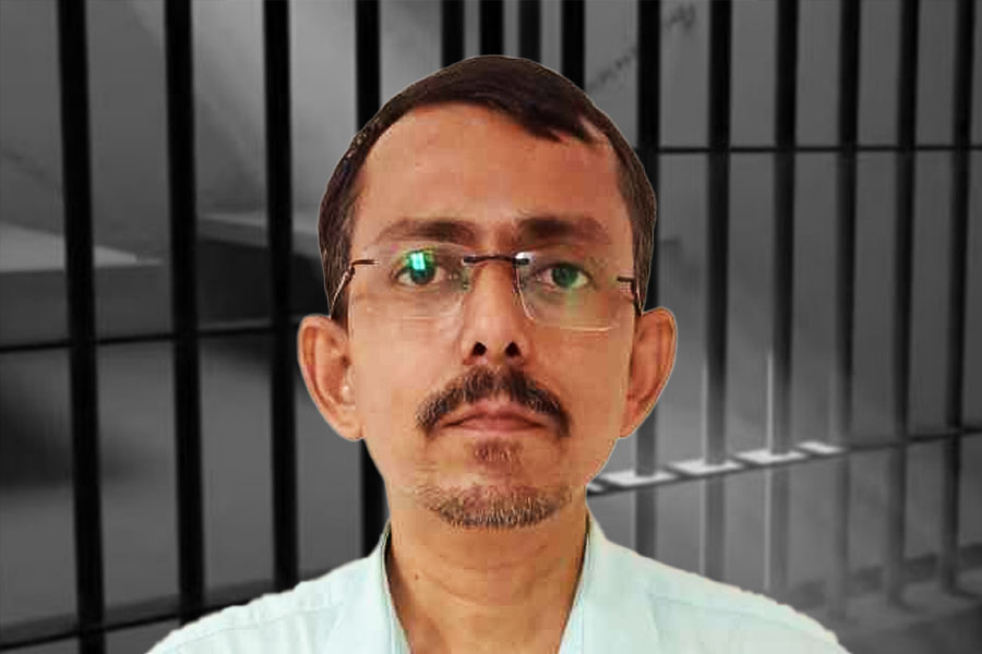 Arnab Dam has started starvation in Bardhaman Jail after his parole appeal dismissed dgtld