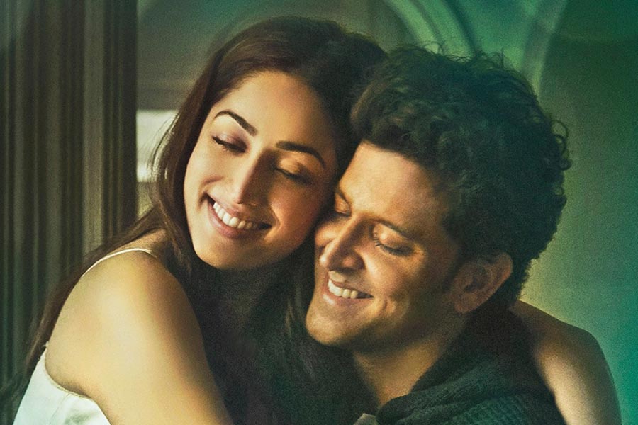 বলিউডের জনশ্রুতি, ‘কাবিল’ ছবিতে হৃতিক রোশনের সঙ্গে ঘনিষ্ঠ দৃশ্যে অভিনয় করার কারণে ইয়ামির উপর রেগে যান পুলকিত। তাঁদের মধ্যে এই নিয়ে অশান্তি হওয়ার কারণে দুই তারকার সম্পর্কও ভেঙে যায়।