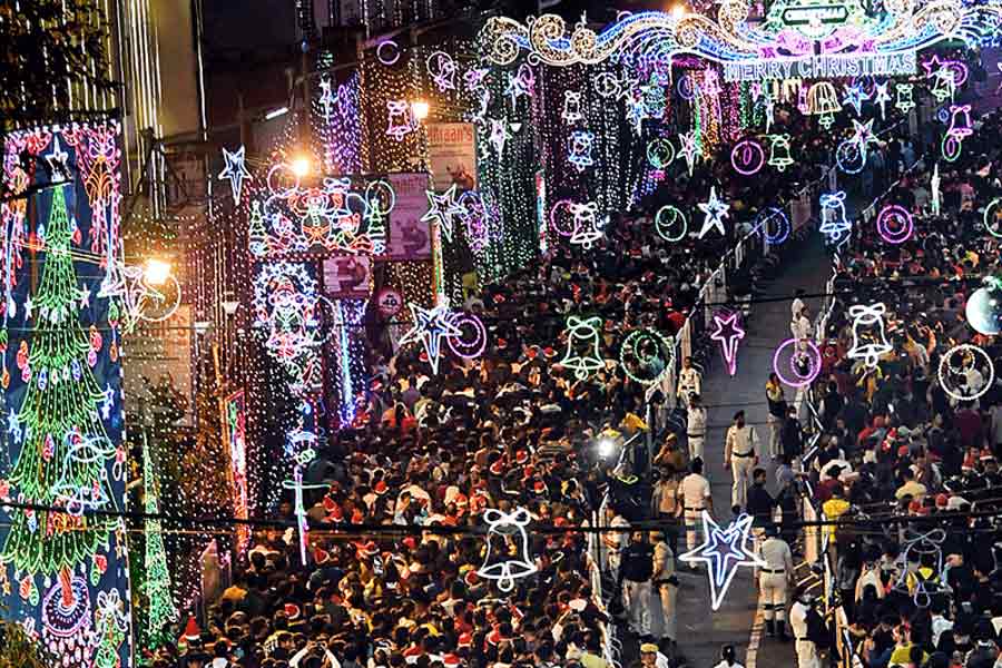 lalbazar is beefing up security at park street during the festive season