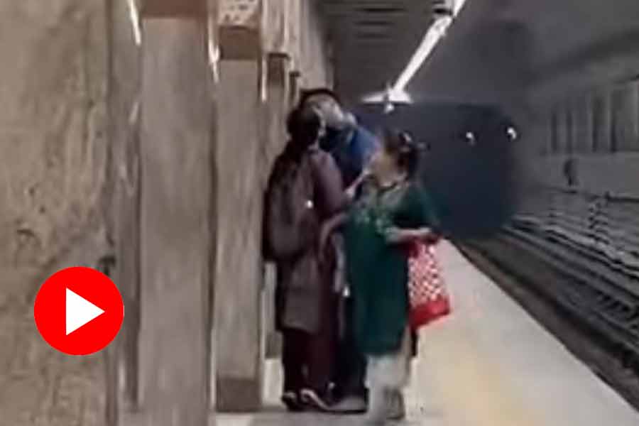 Video of couple kissing in metro station goes viral