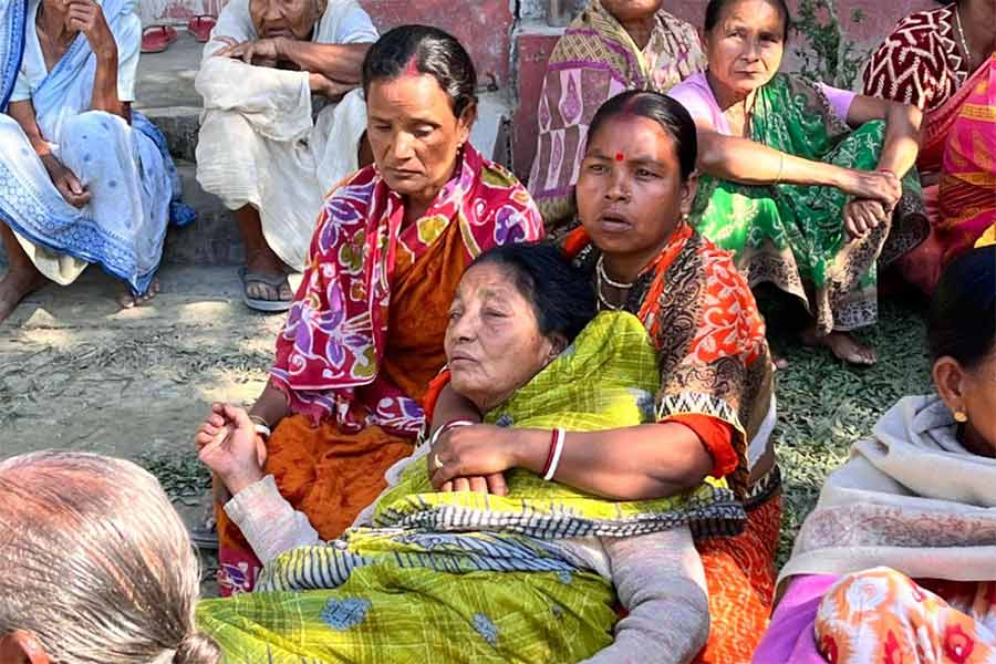 শীত ও কুয়াশার রাতে বিয়ে বাড়ি থেকে ফেরার পথেই মর্মান্তিক দুর্ঘটনায় মৃত্যু