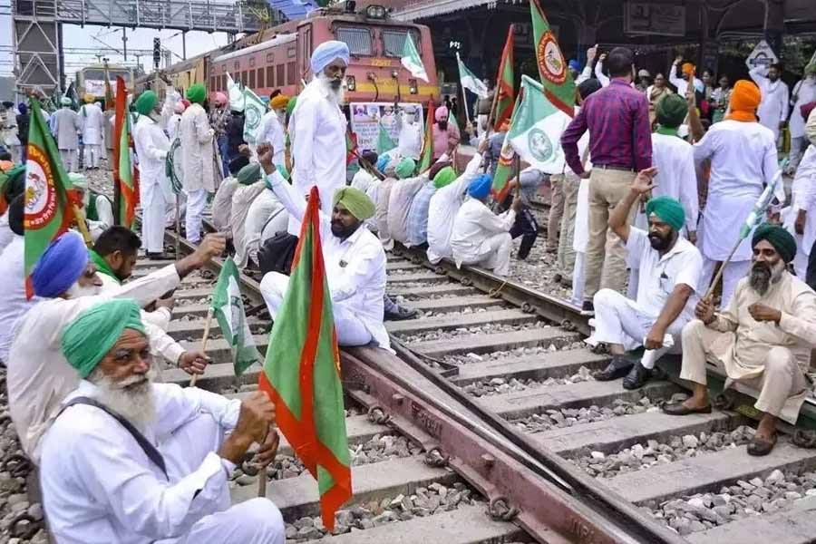 পঞ্জাবে রেল অবরোধ করবেন কৃষকেরা।