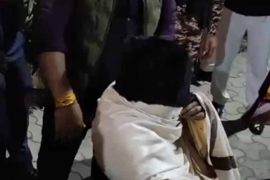 জোকা ইএসআই হাসপাতালে ‘কালীঘাটের কাকু’।