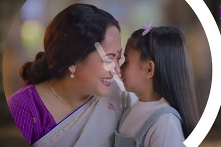 ক্যামেরার সামনে ‘তুমি আমার মা আমি তোমার মেয়ে’।